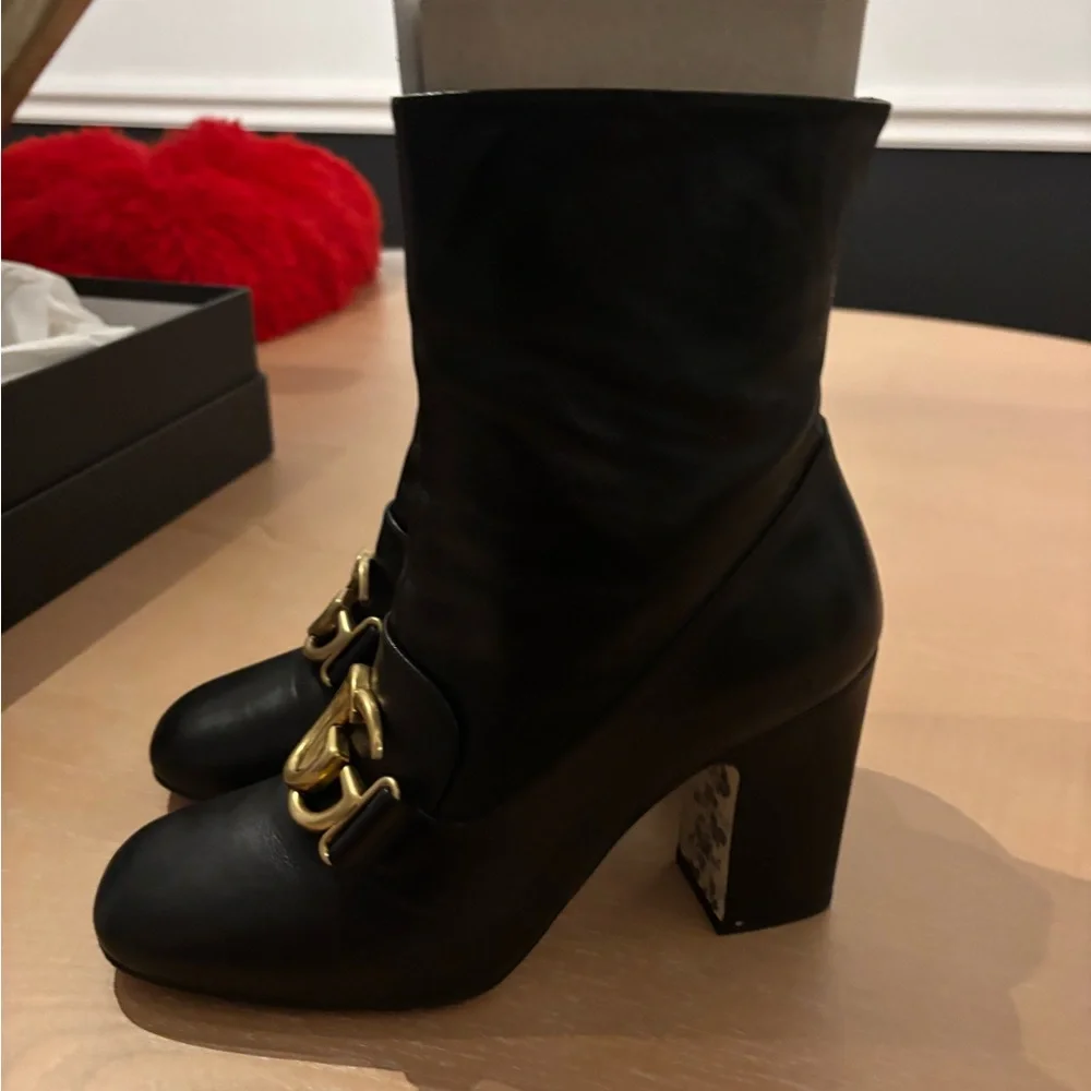 Gucci Black Ankle Boots with Gold GG Logo - Picture 2 of 6